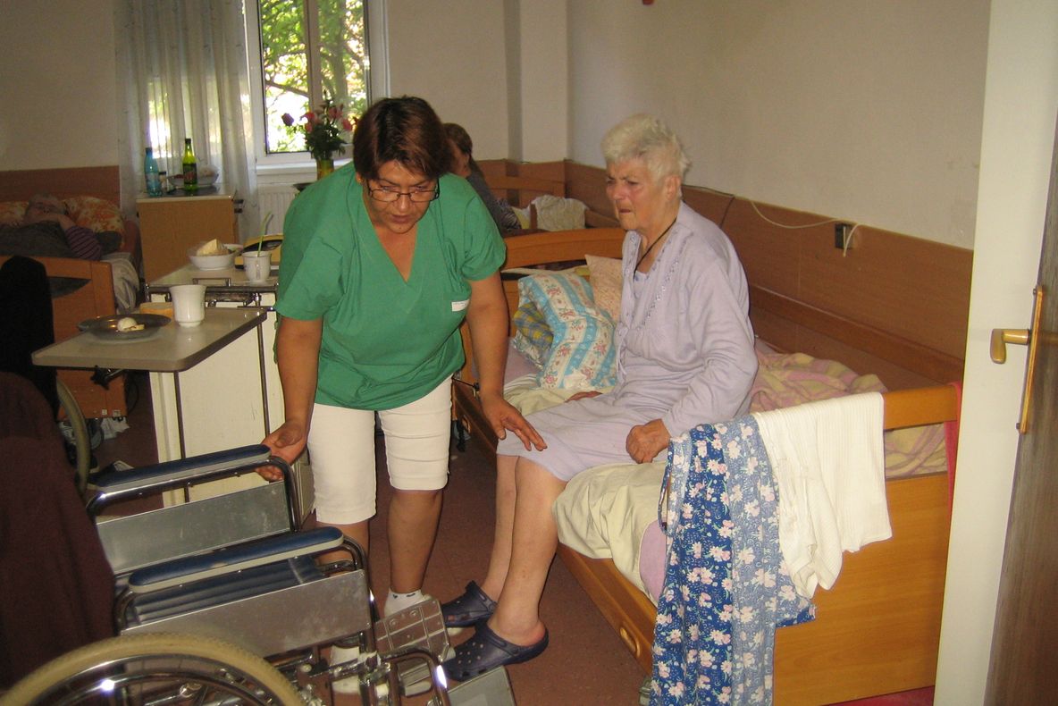 Un cămin din Argeș are nevoie de personal! Patru posturi libere