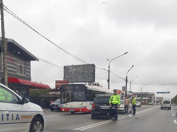 Accident pe Bulevardul Nicolae Bălcescu! Doi copii au ajuns la spital