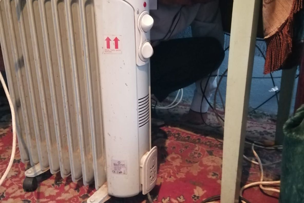 Video - Și-a anunțat sora că e sechestrat. A fost găsit de polițiști ascuns sub o masă