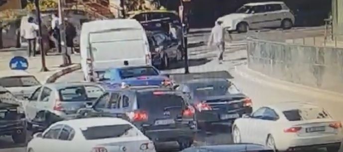 Video! Momentul în care un preot din Pitești dă intenționat cu mașina peste un pieton