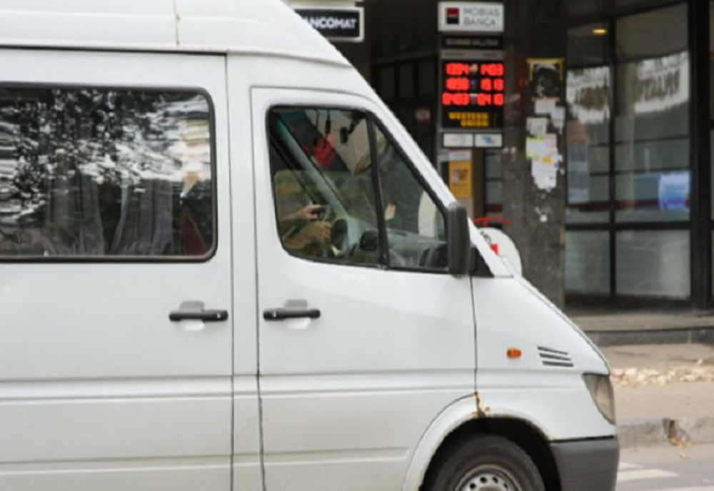 Persoane aduse cu microbuzul la vot! Dosar penal pentru coruperea alegătorilor, la Recea