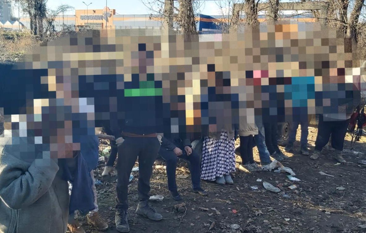 Video-12 hoţi prinşi în flagrant de jandarmi furând de la Alprom!