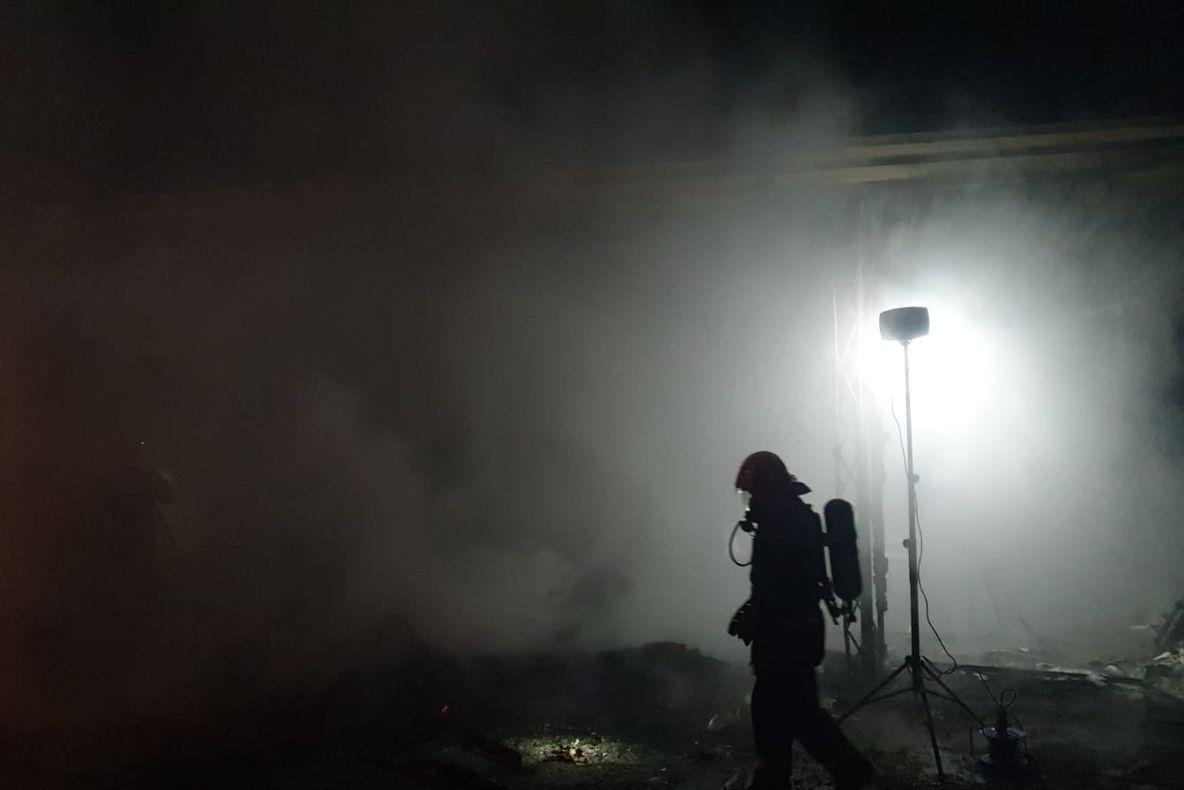 Video-Incendiu puternic la o hală din comuna Căteasca