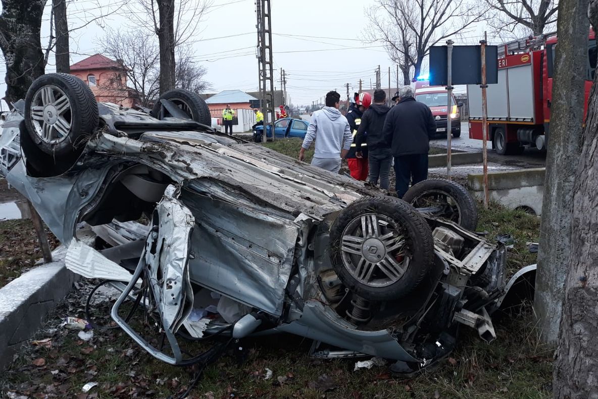 Video-Cascador fără voie, un șofer a făcut mașina zob!