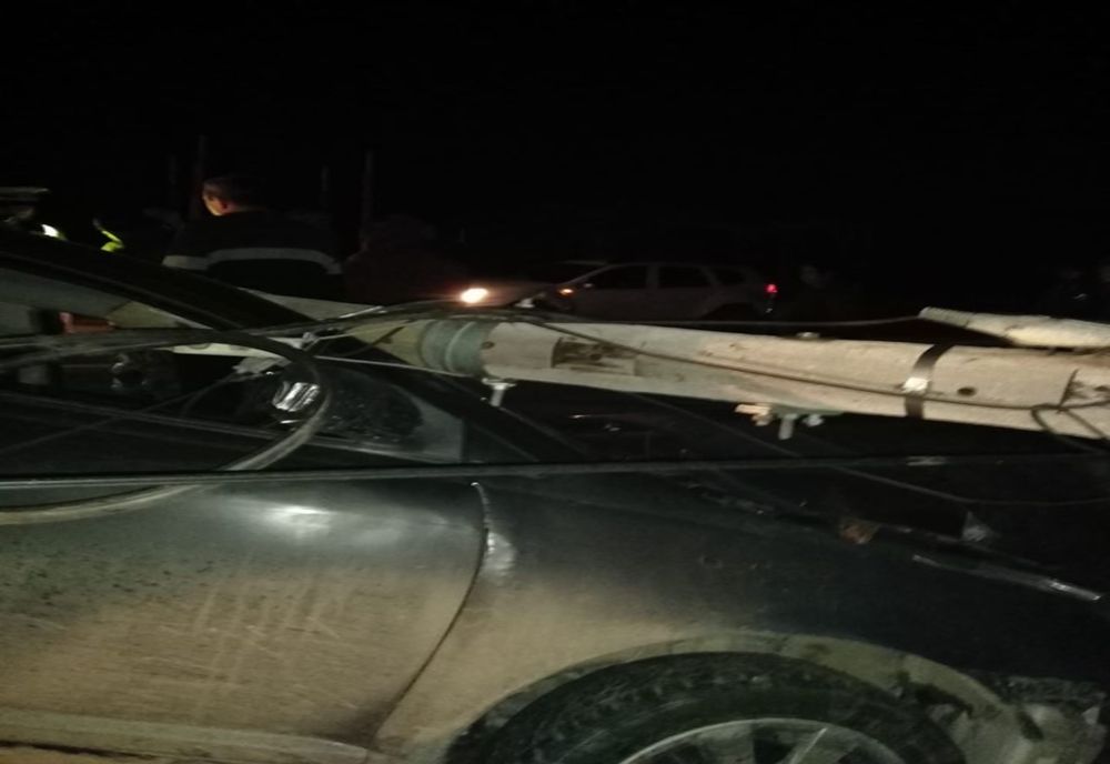 Un șofer beat și-a rănit prietenul în accident