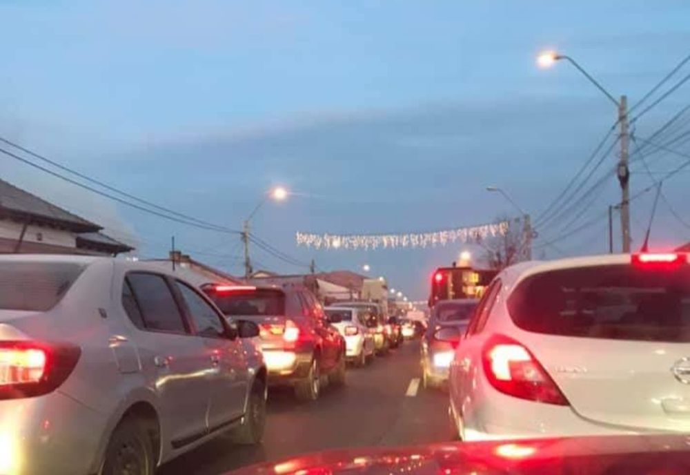 Femeie izbită în plin de mașină pe trecerea de pietoni!