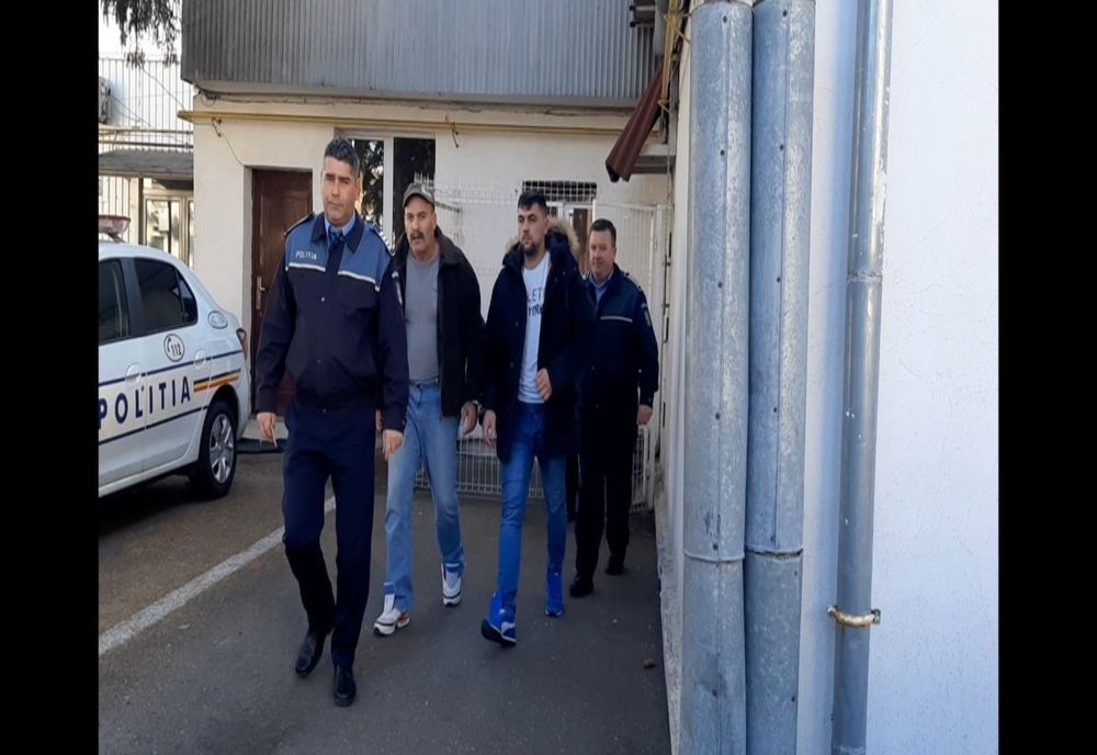 Doi bătăuşi şi-au băgat prietenul în spital!