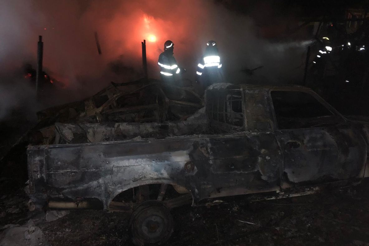 Video-Gospodărie pârjolită în comuna Coşeşti, de la vegetaţia din apropiere