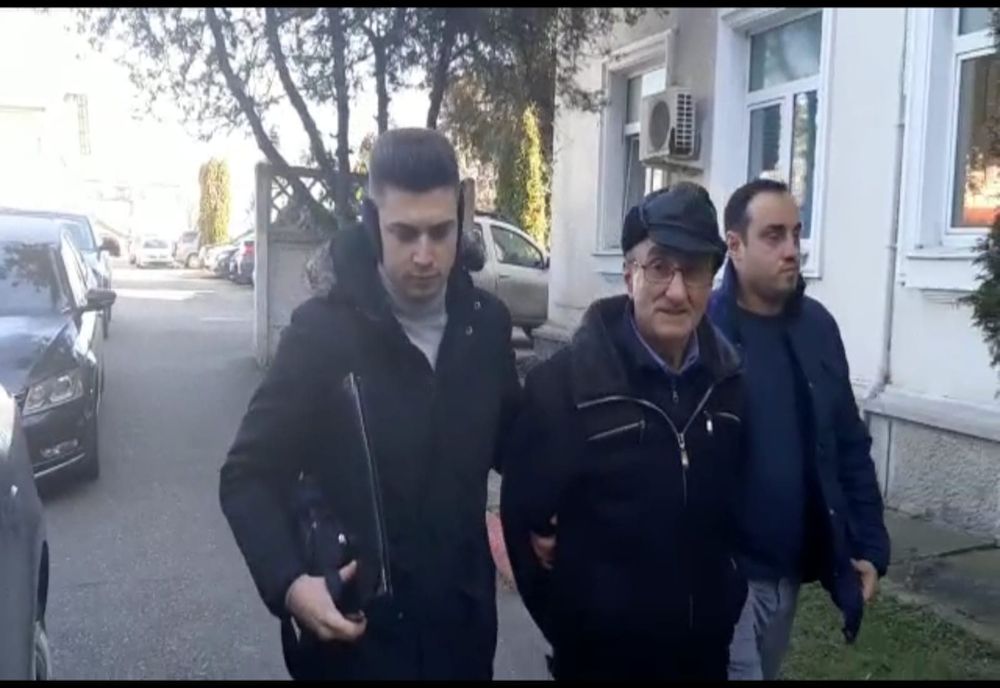 Şi-a atacat fratele cu un cuţit!