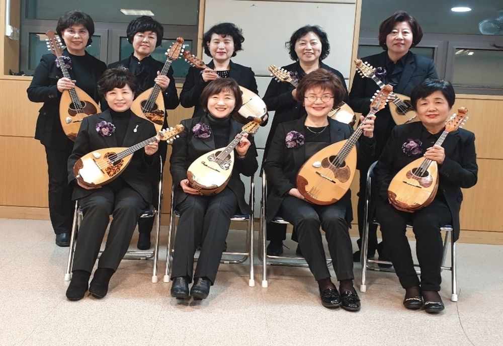 Concert de mandoline susținut de artiști coreeni!