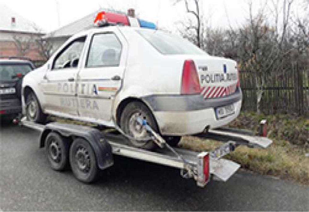 Condamnat după ce a răsturnat mașina poliției