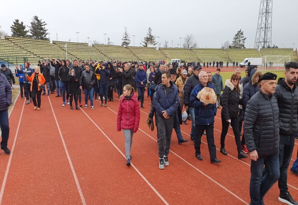 Sicriul cu trupul neînsuflețit al fostului fotbalist Ilie Bărbulescu a ajuns la stadionul Nicolae Dobrin