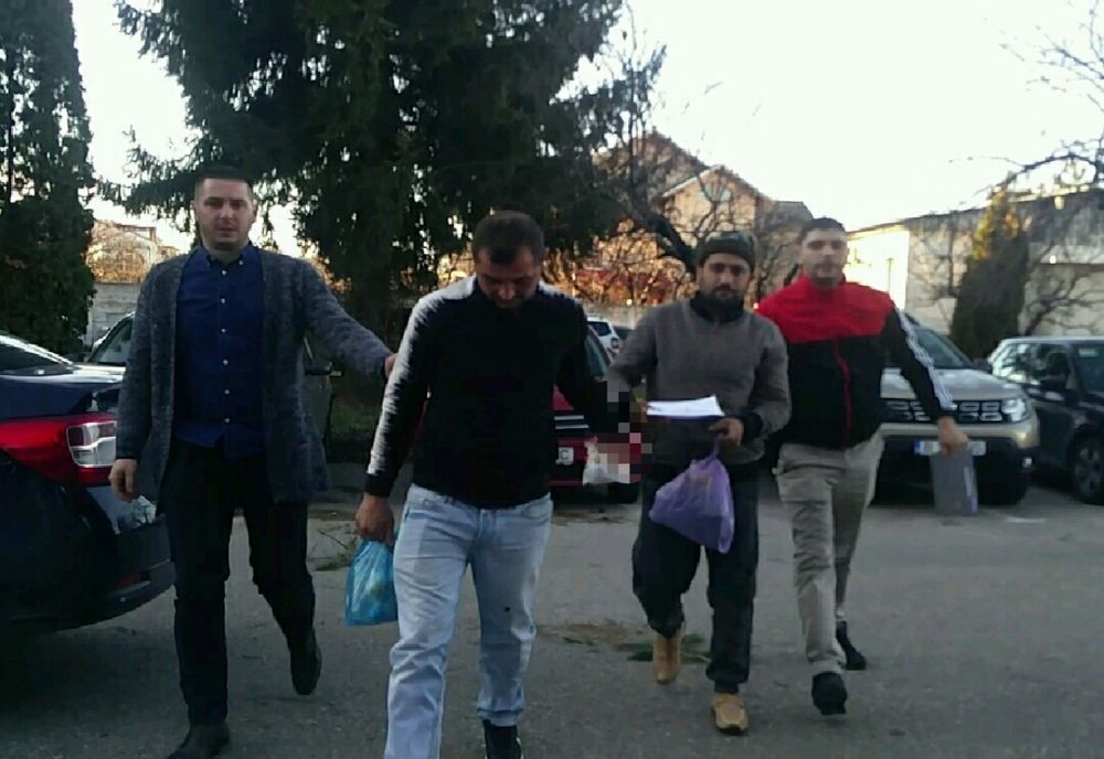 Infractori liberi după ce au furat porcii și i-au tăiat!