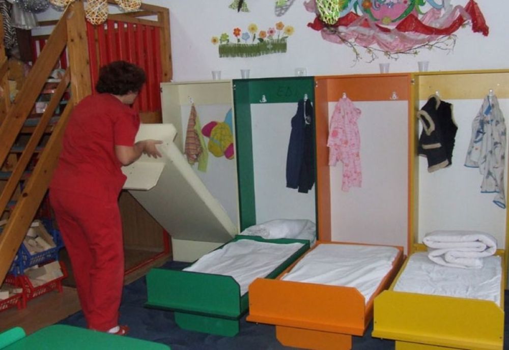 CREȘELE rămân DESCHISE în Pitești, în timp ce școlile se închid!