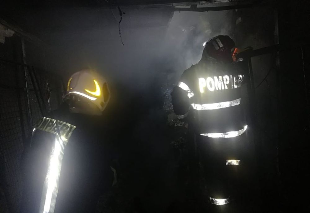 Video-Casă din Căteasca mistuită în timpul unui incendiu puternic