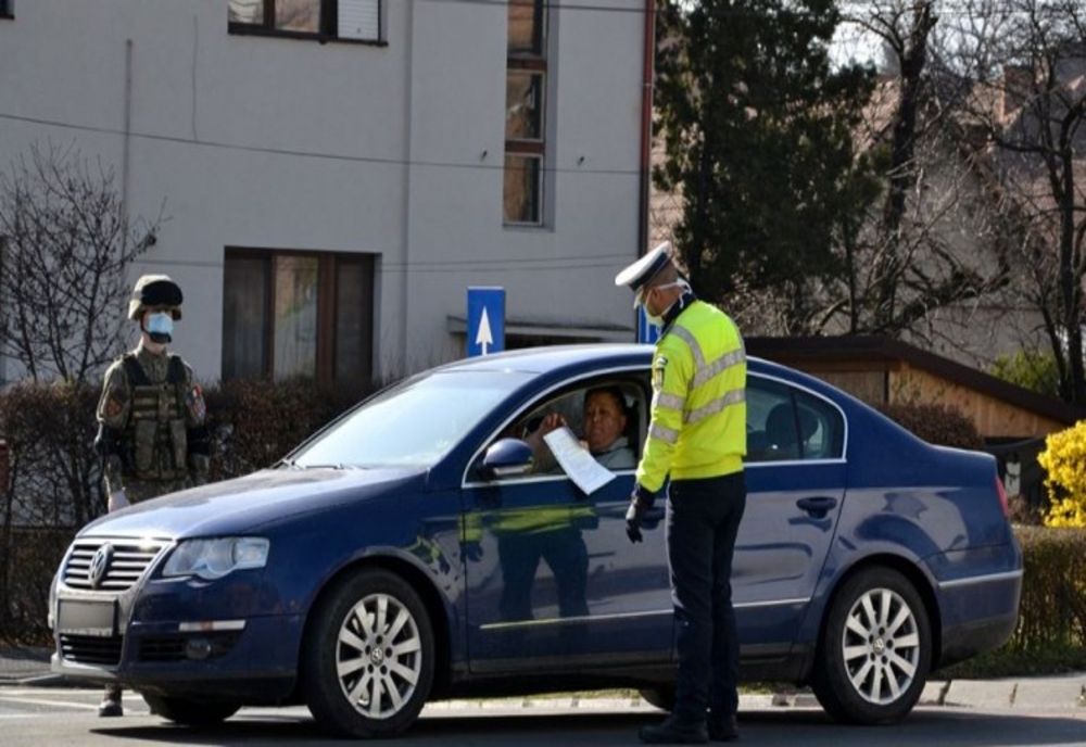 Mii de persoane izolate verificate de oamenii legii