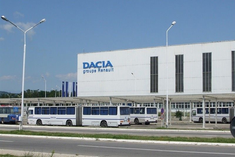 Salariaţii de la Dacia primesc prime pentru rezultate