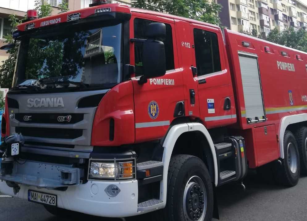 Incendiu la un canal tehnologic din Pitești