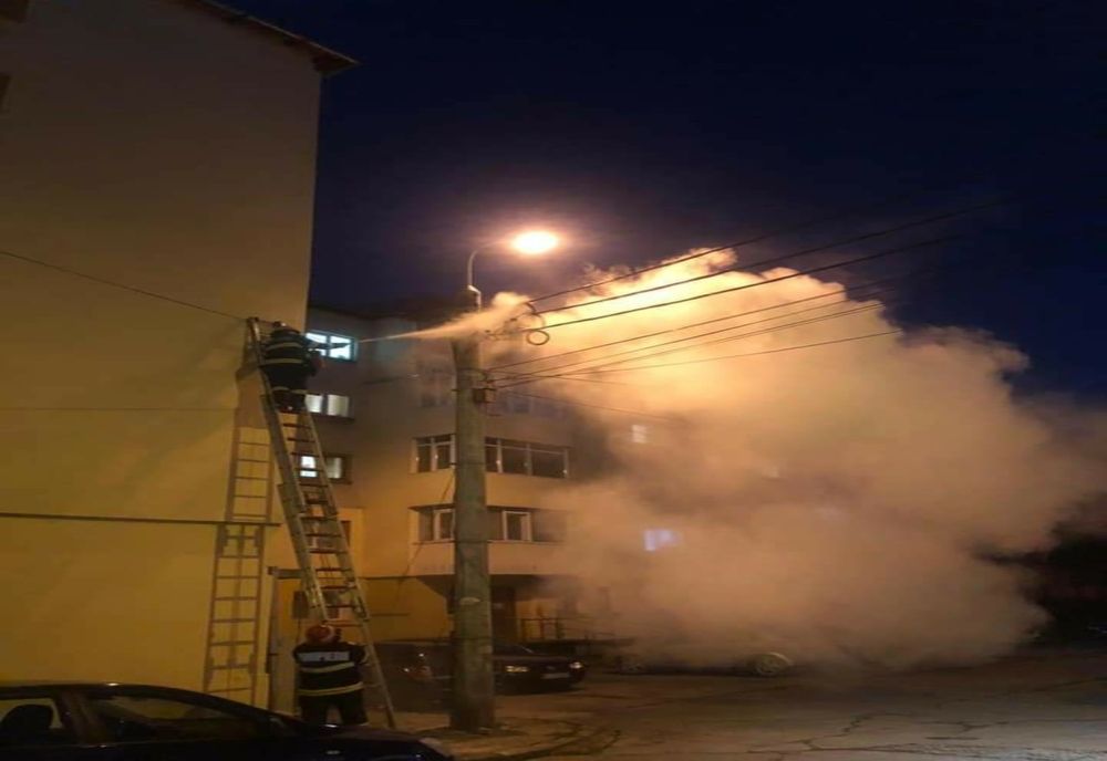 Cablu de curent în flăcări în Câmpulung. Apelul primarului