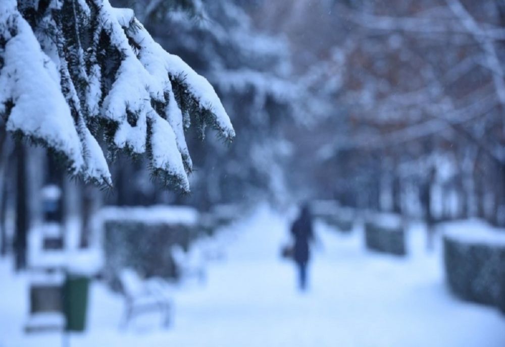 Vânt și ninsoare viscolită astăzi la altitudini de peste 1 700 de metri