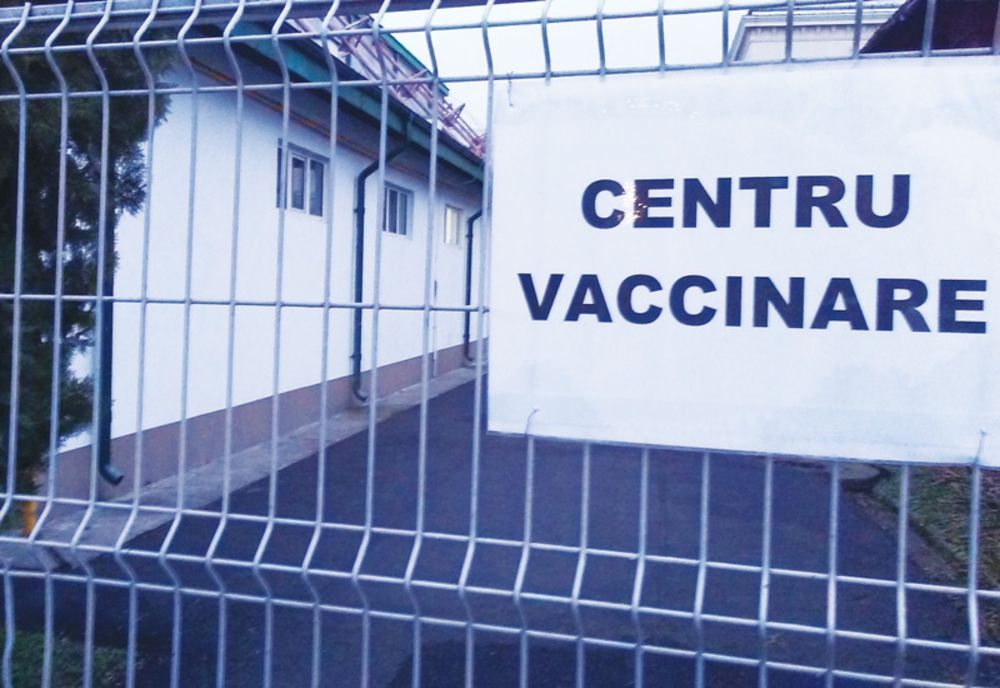 Personalul din centrele de vaccinare din judeţul Argeş a declarat că ar putea opri vaccinarea anti-COVID
