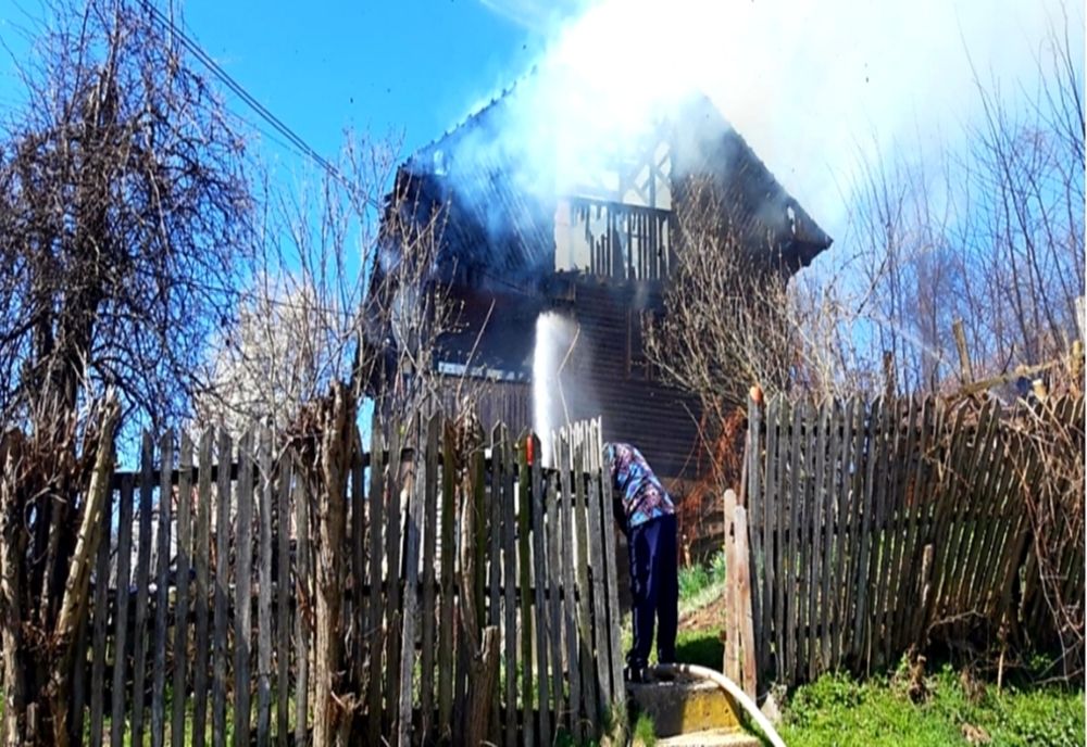Incendii astăzi în Argeș. Casă nelocuită cuprinsă de flăcări