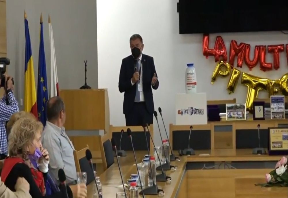 Fostele glorii ale echipei FC Argeș premiate de Primărie