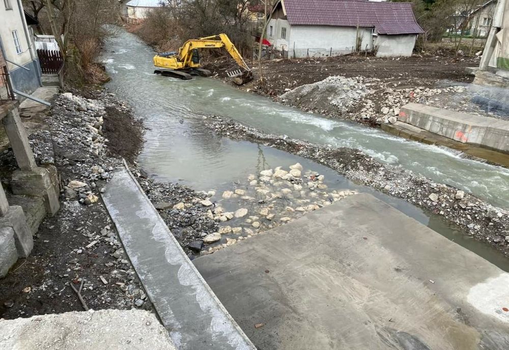 Lucrări la podul de la Azuga. Noi restricții începând de mâine