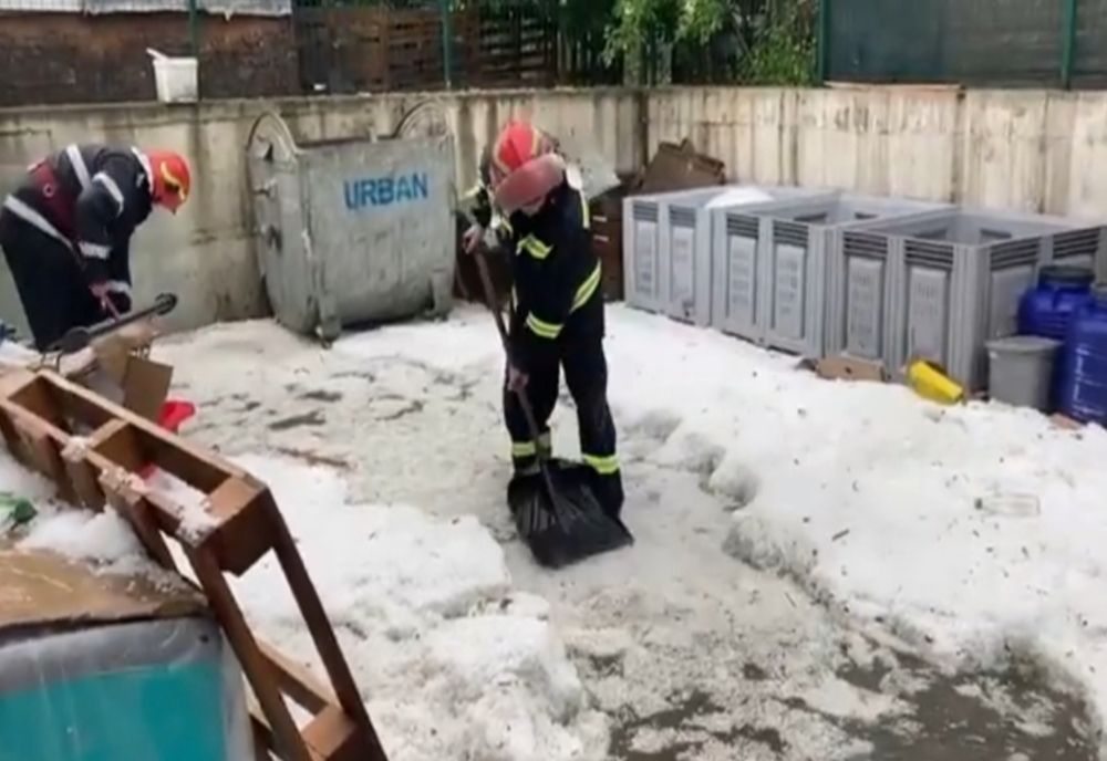 Ploaie cu gheață în Horezu