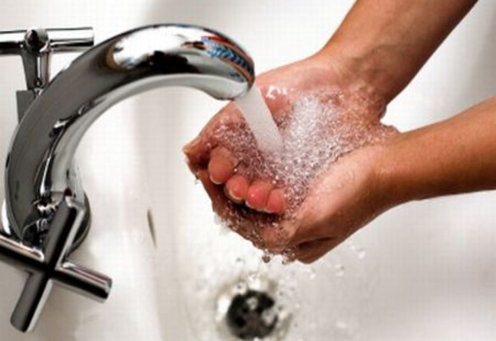 Ce răspunde societatea Apă Canal 2000 în urma sesizărilor privind calitatea apei potabile