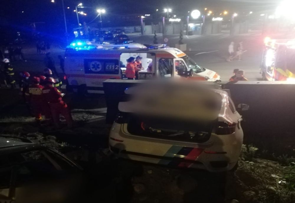 Un bărbat care a ameninţat un grup de tineri cu un pistol de jucărie, decedat într-un accident rutier, în timp ce încerca să fugă de poliție