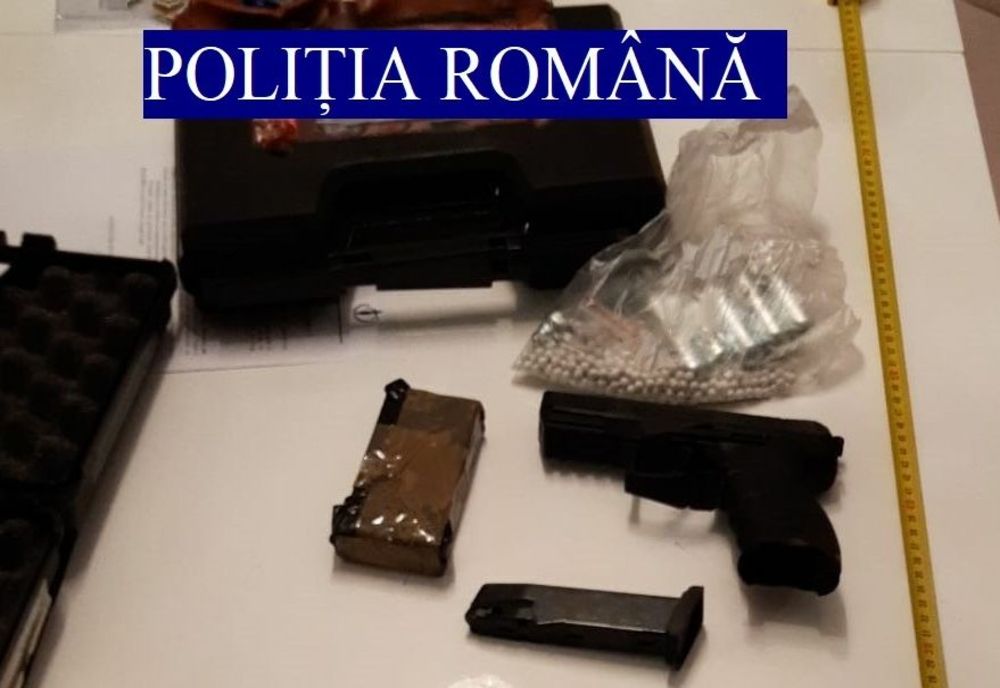 VIDEO Suspecți cercetați pentru că au adus, ilegal, arme în țară! Peste 100 de percheziții