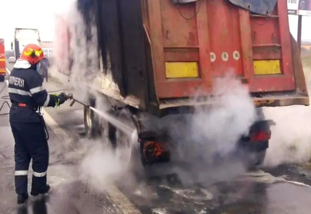 Autotren imobilizat pe autostradă