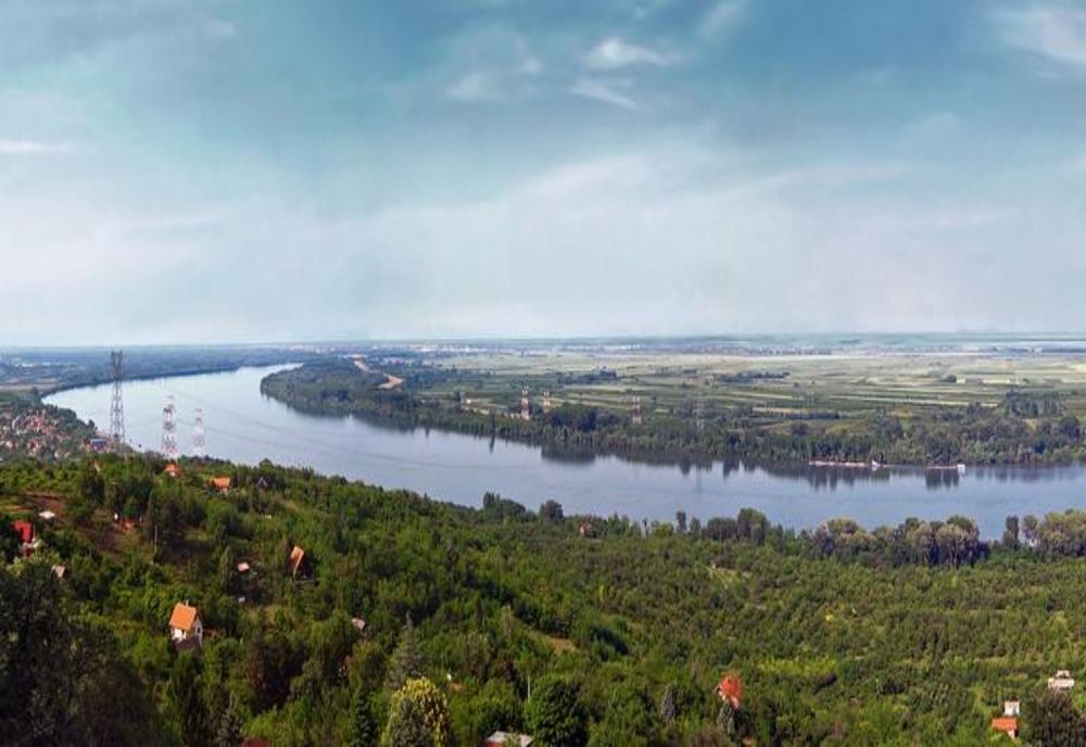 Zeci de mii de tone de deșeuri, necolectate, în fiecare an în județele riverane Dunării. 23 de tone de deșeuri din plastic au fost colectate recent