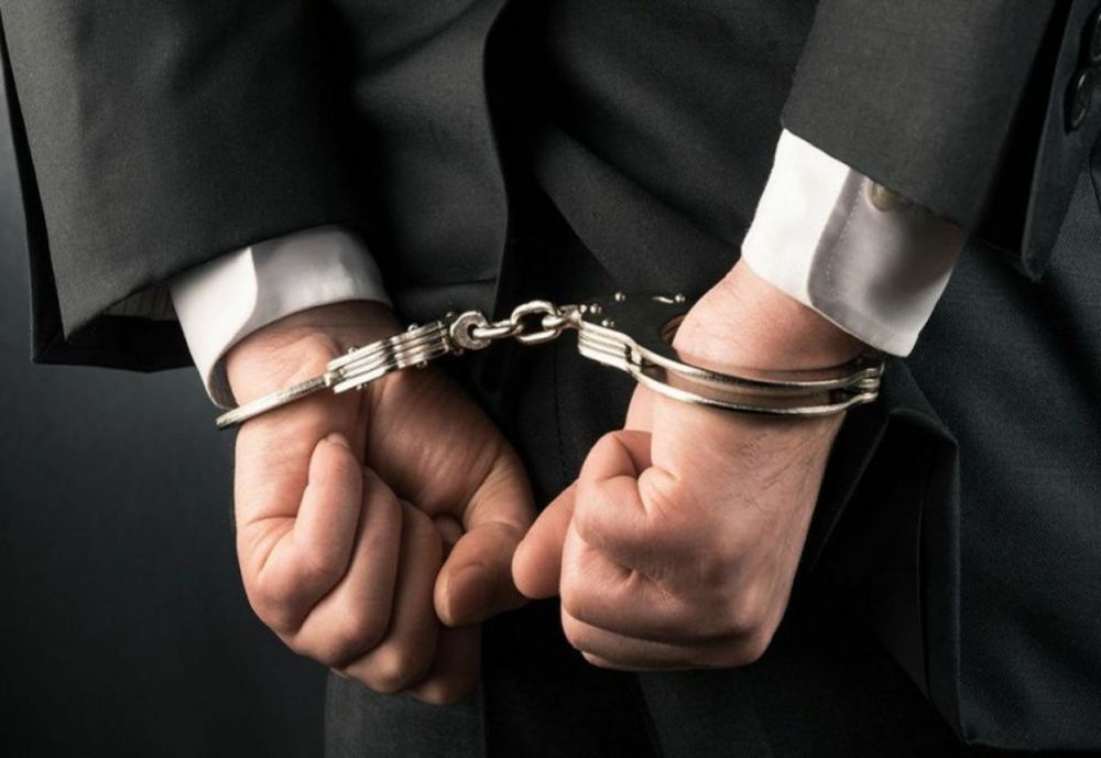 Bărbat care a luat 76 de credite folosind date false, reținut