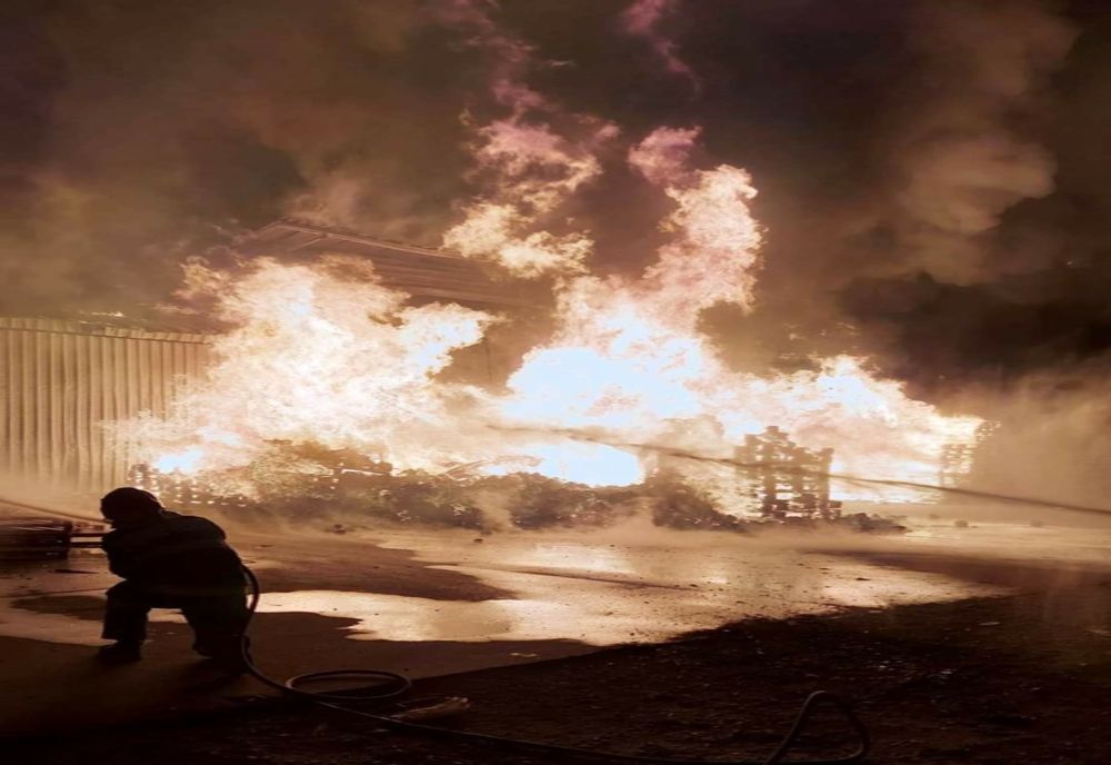 Incendiu la un depozit de paleţi din localitatea Căteasca, judeţul Argeş