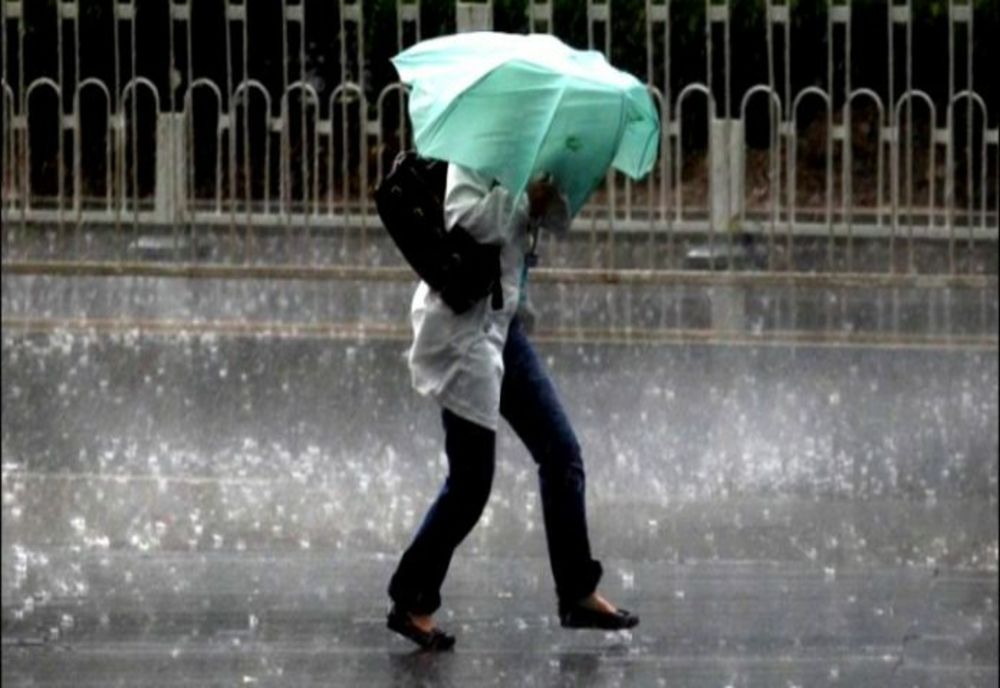 Alertă meteo. Cod galben de fenomene periculoase - rafale de vânt de până la 100 km/h