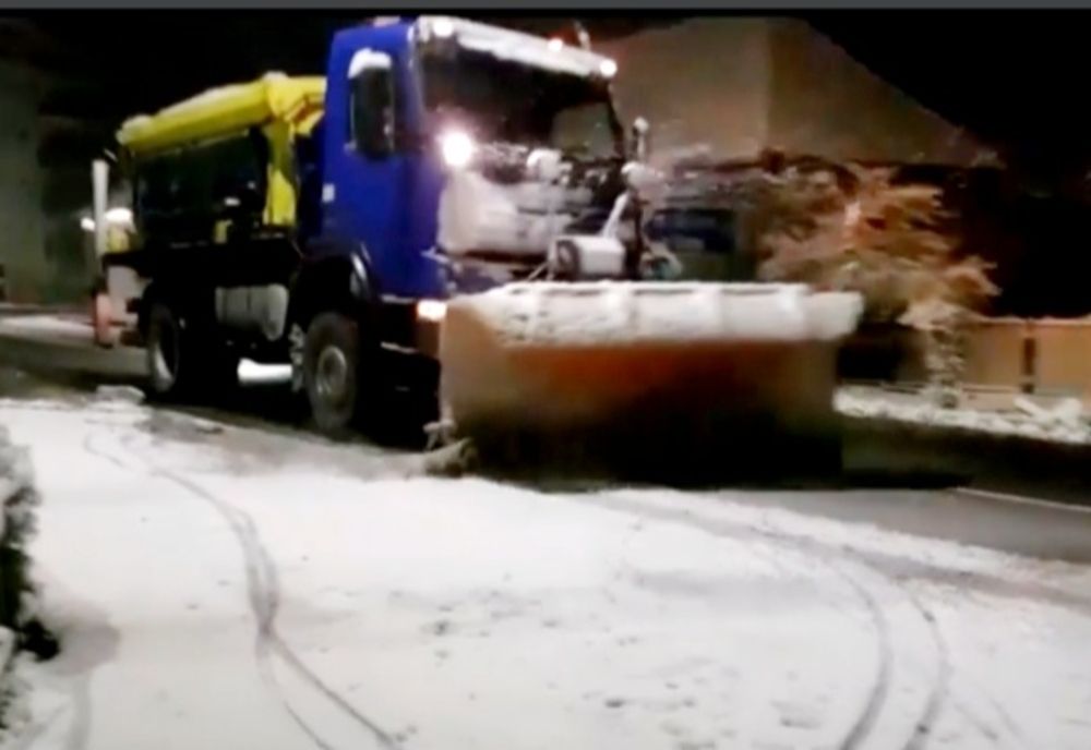 Se circulă în condiții de iarnă. Apel către conducătorii auto