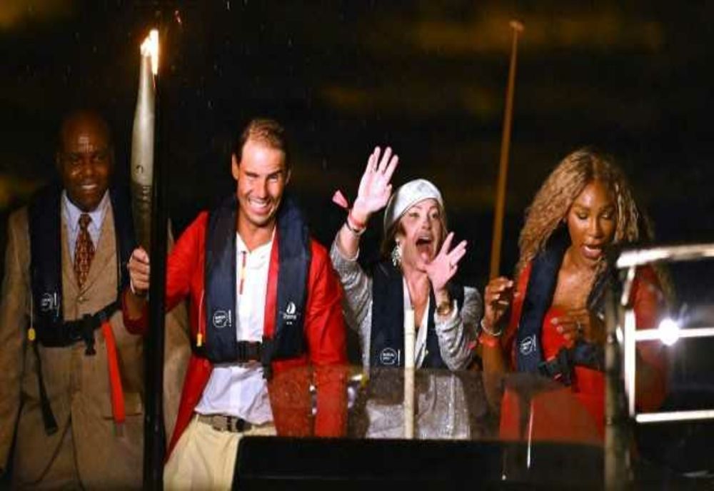 DEFILARE DE GALĂ PE SENA: JOCURILE OLIMPICE ÎNCEP CU FASTUOSITATE