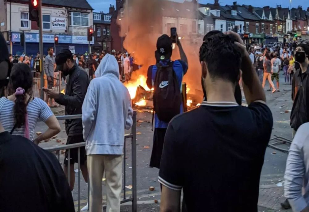 SCANDAL URIAȘ ÎN ANGLIA. BĂTAIE ÎN STRADĂ ÎNTRE ROMÂNI ȘI POLIȚIȘTII ENGLEZI  