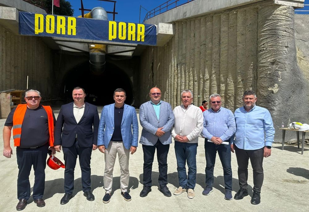 S-a turnat asfalt pe circa 90% din tronsonul Pitești - Curtea de Argeș al autostrăzii spre Sibiu!