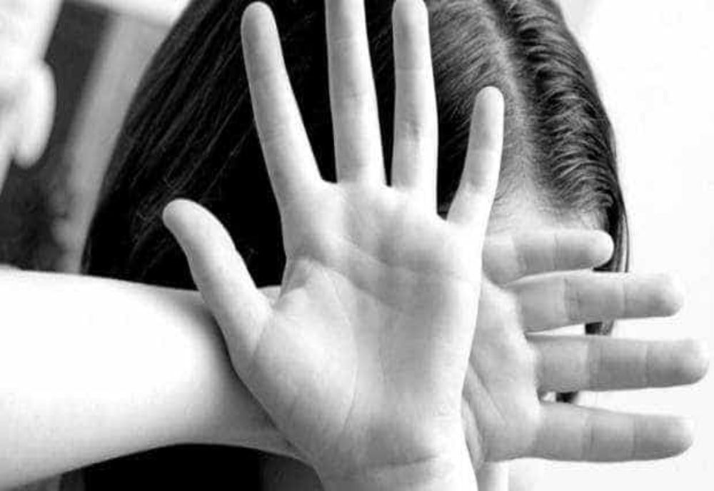 PROFESORUL DE ENGLEZĂ DE LA ȘCOALA GIMNAZIALĂ MĂGURA, JUDEȚUL BUZĂU, CONDAMNAT PENTRU AGRESIUNE SEXUALĂ ASUPRA UNEI MINORE DE 9 ANI