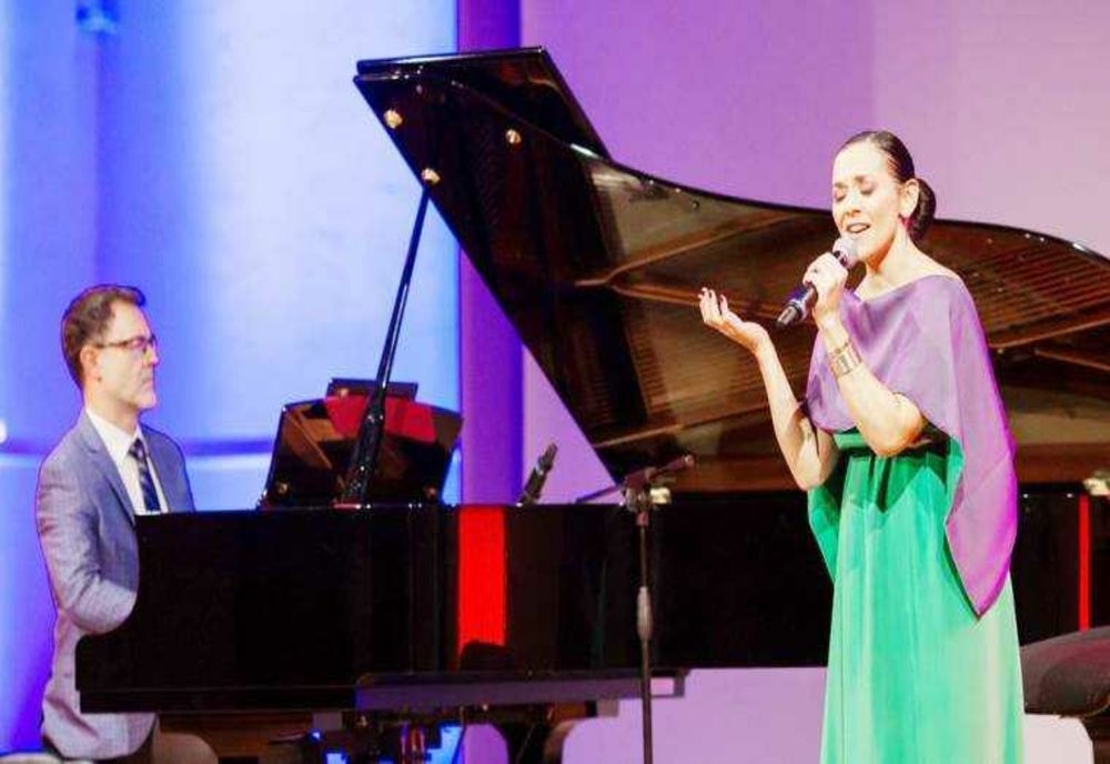 RECITAL CAMERAL DE EXCEPȚIE ÎN PIAȚA PRIMĂRIEI PITEȘTI