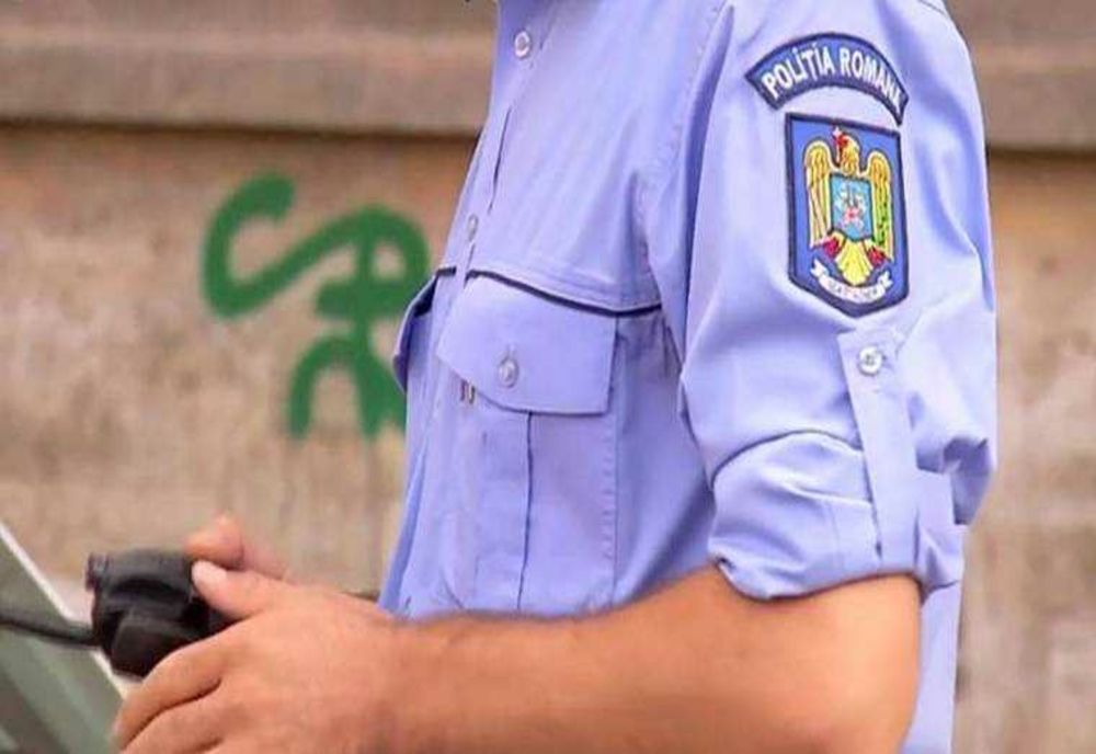AGENT DE POLIȚIE DIN VASLUI, CERCETAT PENTRU LUARE ȘI DARE DE MITĂ