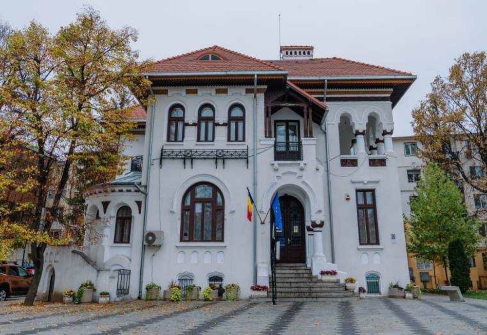 INSTITUȚIILE PUBLICE ÎNCHID ÎN MINIVACANȚA DE SFÂNTA MARIA