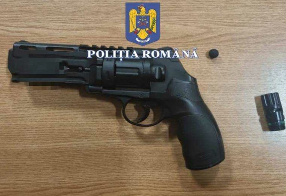 INCIDENT CU PISTOL AIRSOFT ÎN PITESTI: AMENDĂ DE 5.000 DE LEI ȘI CONFISCARE