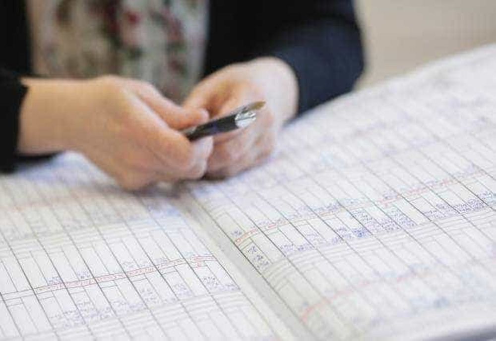 NOUL REGULAMENT INTERZICE MEDITAȚIILE CU ELEVII ÎN CLASĂ