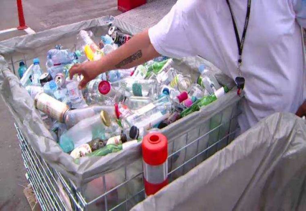 PRIMELE AMENZI DATE COMERCIANȚILOR CARE REFUZĂ GARANȚIA LA RECICLAREA STICLELOR ȘI DOZELOR