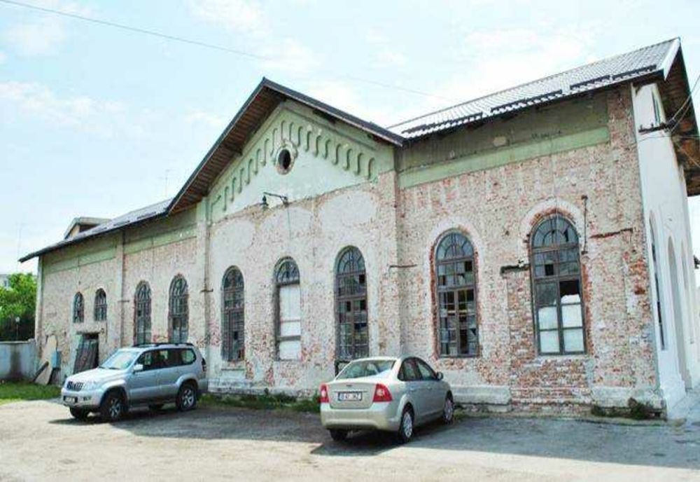 ISTORIA TEATRALĂ DIN PITEȘTI: DE LA SALA „UNIVERSALA LEHRER” LA TEATRUL ACTUAL