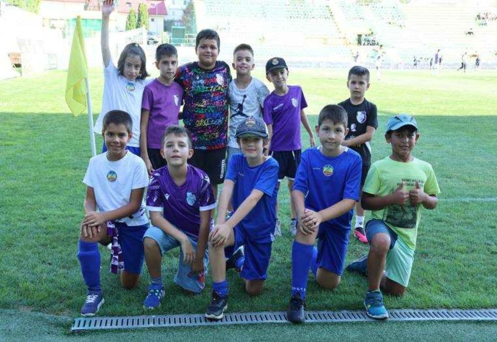 CLUBUL SPORTIV CAMPIONII FC ARGEŞ LANSEAZĂ PROIECTUL „ÎNVĂŢAŢI-VĂ COPIII SĂ IUBEASCĂ FC ARGEŞ!”